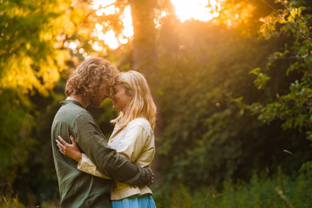 27 Cute Engagement Photo Outfits You'll Love