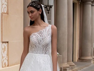 11 One Shoulder Wedding Dresses for Chic Celebrations