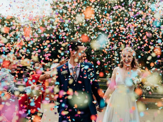 Wedding Confetti: Can You Throw it, How Much to Buy & More