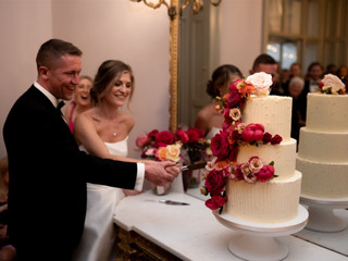 20 Wedding Cakes with Flowers That Are Almost Too Pretty to Eat