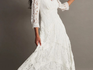 24 Cool and Casual Wedding Dresses for Lowkey Nearlyweds