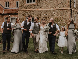 Wedding Roles: Who Does What at a Wedding?