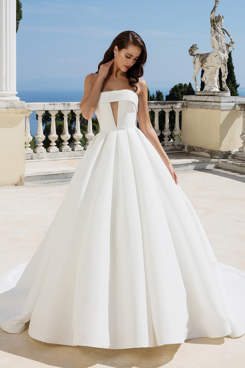 beautiful plain wedding dresses