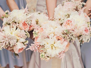 The Ultimate Guide to Putting Together Your Unbelievably Unique Bridesmaid Bouquets