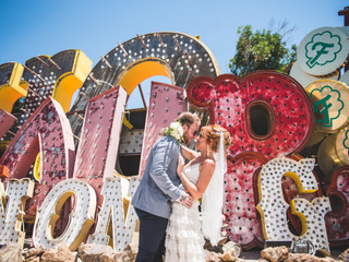 A Fun Las Vegas Wedding With a Photoshoot at The Neon Museum