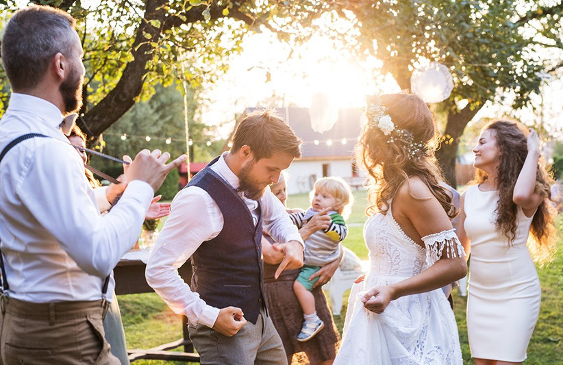 45 Perfect Last Dance Songs to End the Night hitched.co.uk