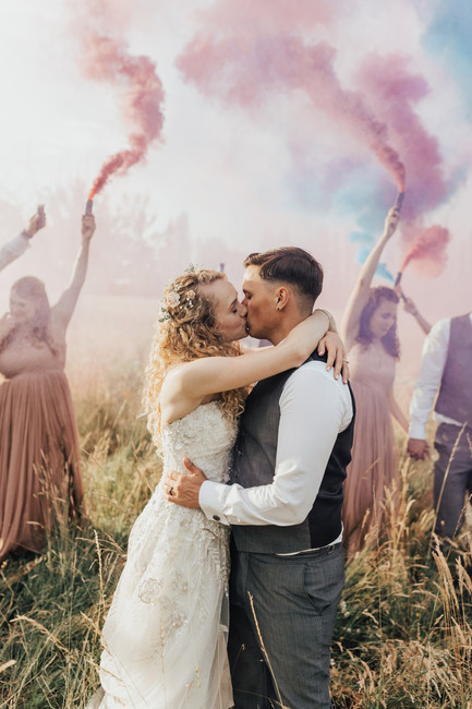 How to Choose a Wedding Photographer: 8 Foolproof Steps