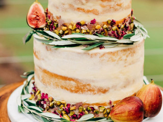 22 Naked & Semi Naked Wedding Cakes for Stylish Celebrations