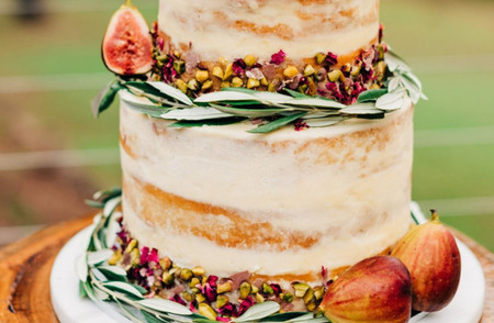 22 Naked & Semi Naked Wedding Cakes for Stylish Celebrations