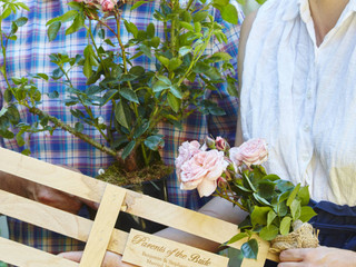 24 Thoughtful Wedding Gifts for Both Sets of Parents