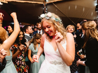 Booking a Wedding DJ: Everything You Need to Know