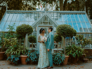 Real Covid Wedding: Nirosha and Dafydd, Temple Church and Middle Temple Gardens, London