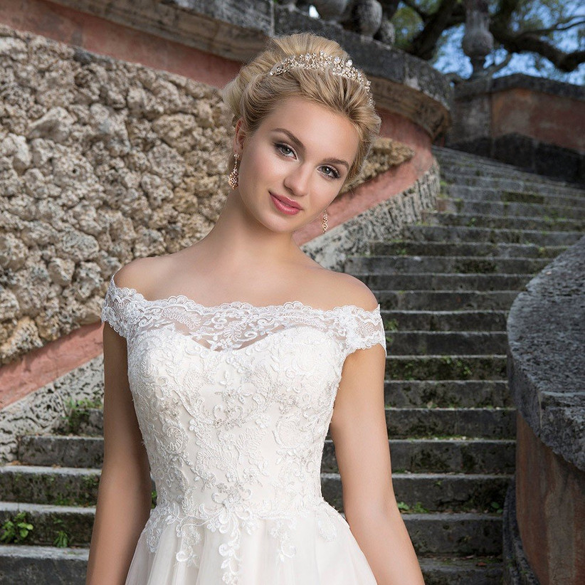 best wedding dress style for small bust