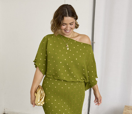 20 Flattering & Fashionable Plus Size Mother of the Bride Dresses