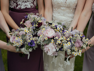 Seasonal Chic: Winter Wedding Accessories
