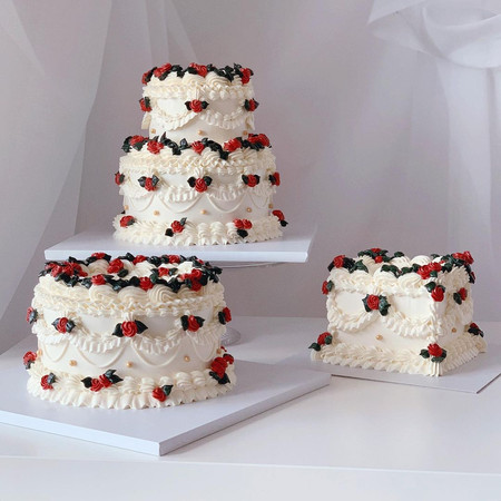 17 Instagram-Worthy Kitsch Wedding Cakes for Retro Couples