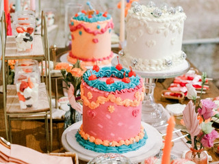 20 Vintage Wedding Cakes for Retro Couples