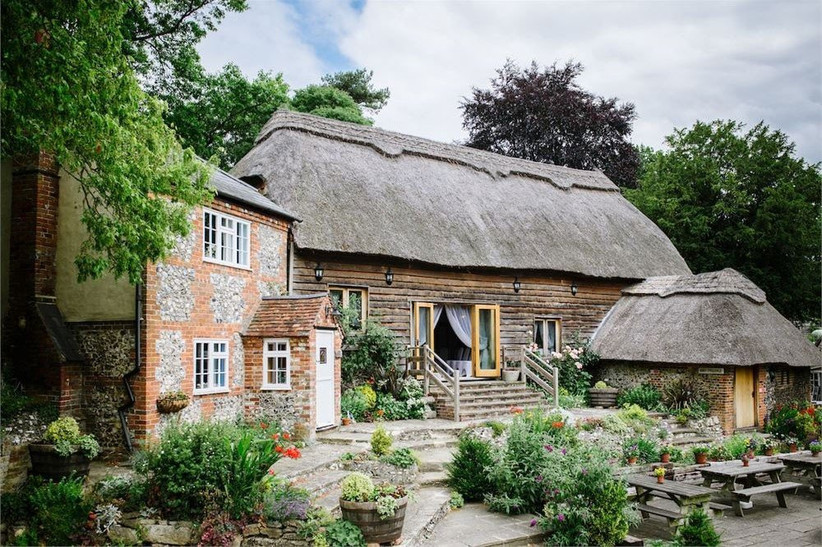 The Best Barn Wedding Venues Our Favourite Barns To Say I Do