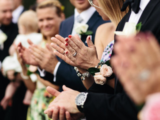 How Do I Uninvite Guests to My Wedding?
