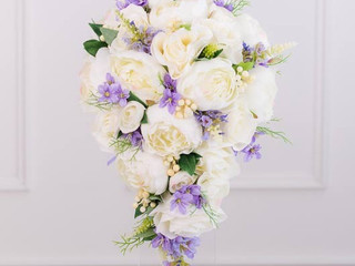 Cascading Bouquets: Trailing Flowers That Are Out of This World