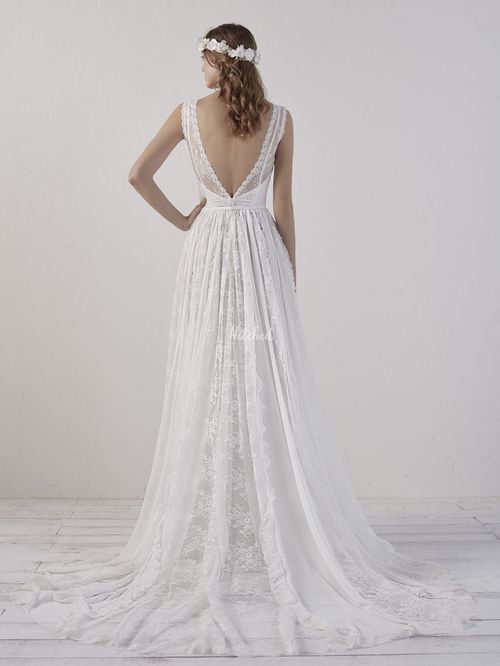 EIRAN Wedding Dress from Pronovias - hitched.co.uk