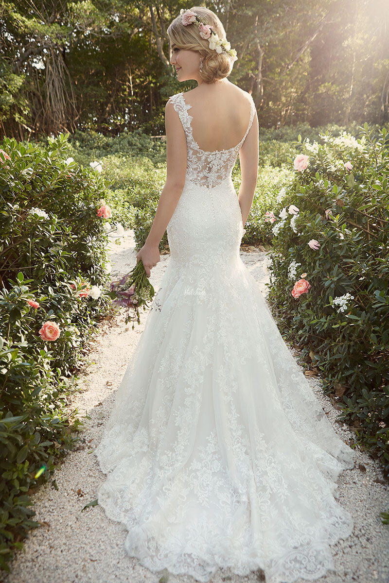 D1918 2 Wedding Dress from Essense of Australia - hitched.co.uk