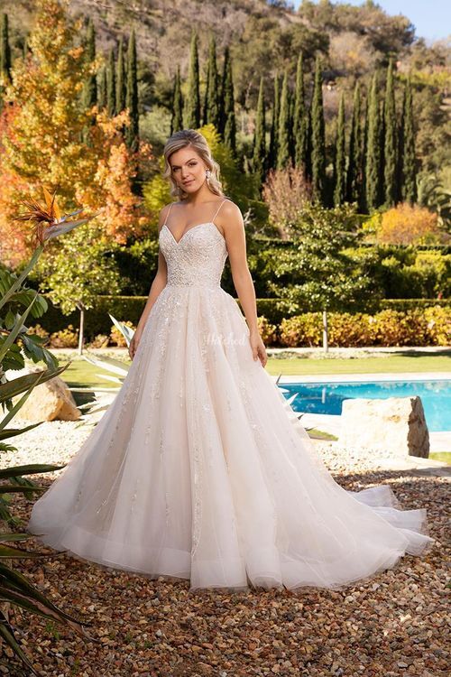 2389, Casablanca Bridal