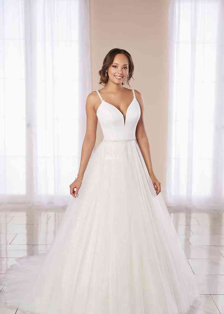 7020 Wedding Dress from Stella York - hitched.co.uk
