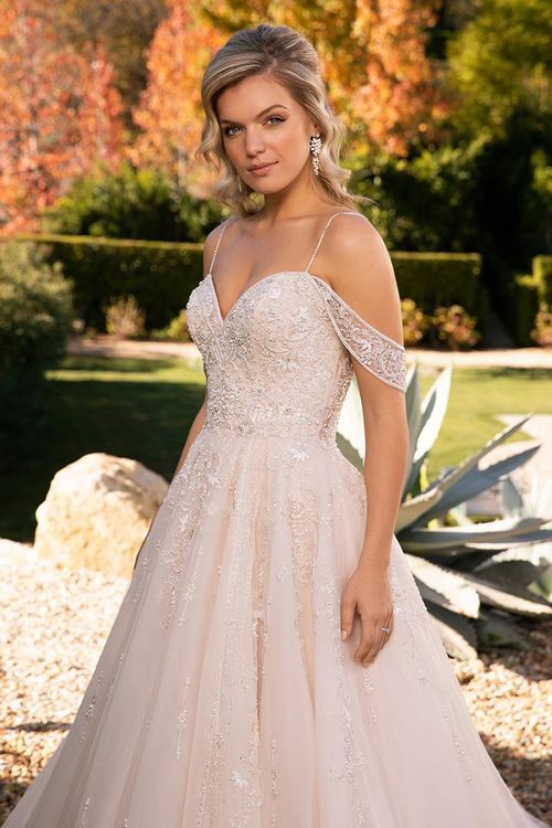 2389, Casablanca Bridal