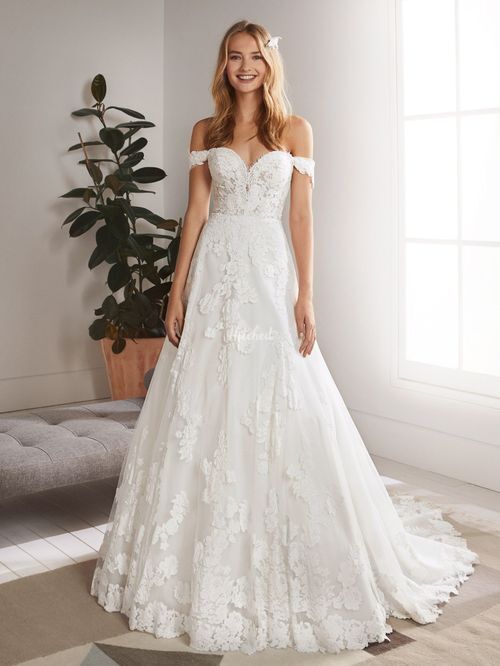OLIOLA Wedding Dress from White One - hitched.co.uk