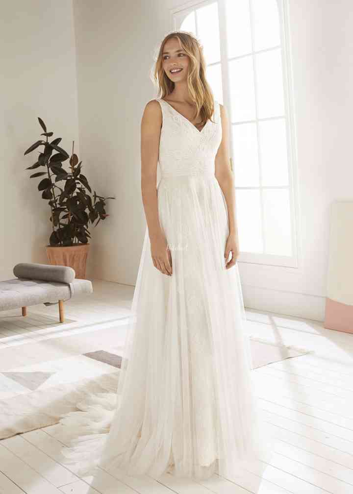 Pronovias white one store 2019