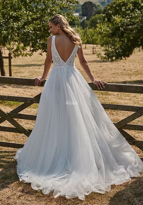 JW40 Wedding Dress from Jennifer Wren - hitched.co.uk