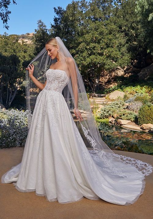 Style 2522 August, Casablanca Bridal