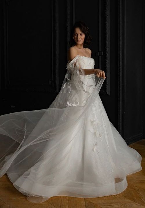 Floral Lace Wedding Dress Chyanne with Detachable Wings, Olivia Bottega