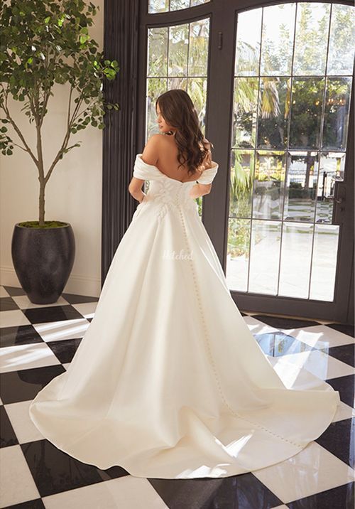 Addison, Casablanca Bridal