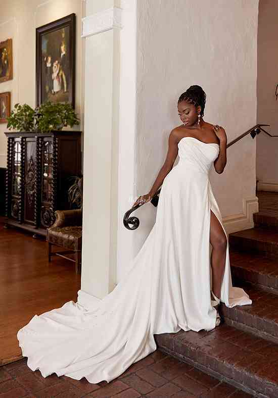 D4225 Wedding Dress from Essense of Australia - hitched.co.uk