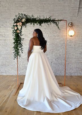 7045 plus, Stella York