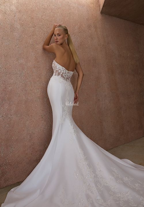 2617 Esme, Casablanca Bridal