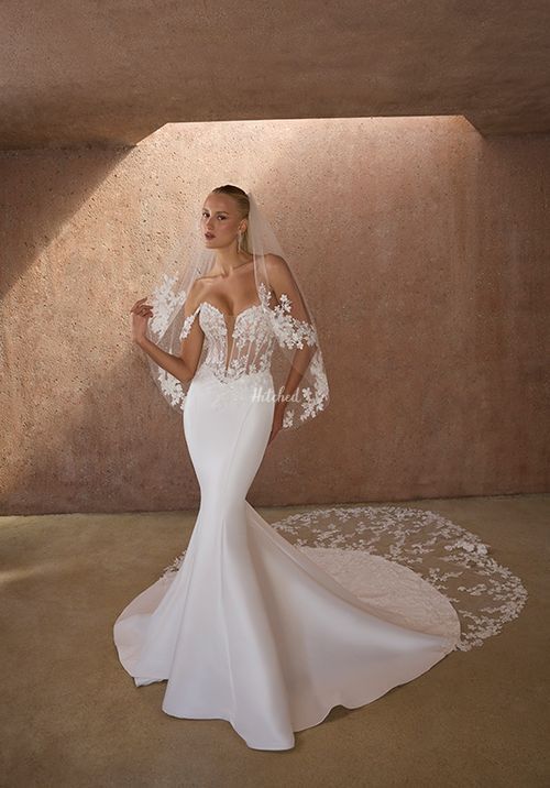 2617 Esme, Casablanca Bridal