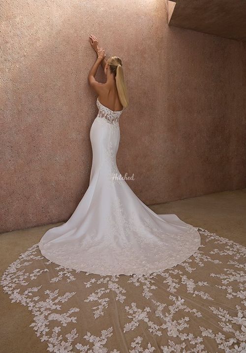 2617 Esme, Casablanca Bridal