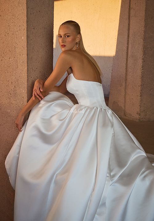 2619-2 Jovienne, Casablanca Bridal