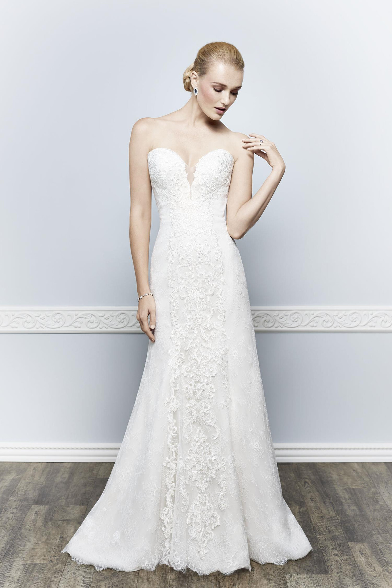 1651 Wedding Dress from Kenneth Winston - hitched.co.uk