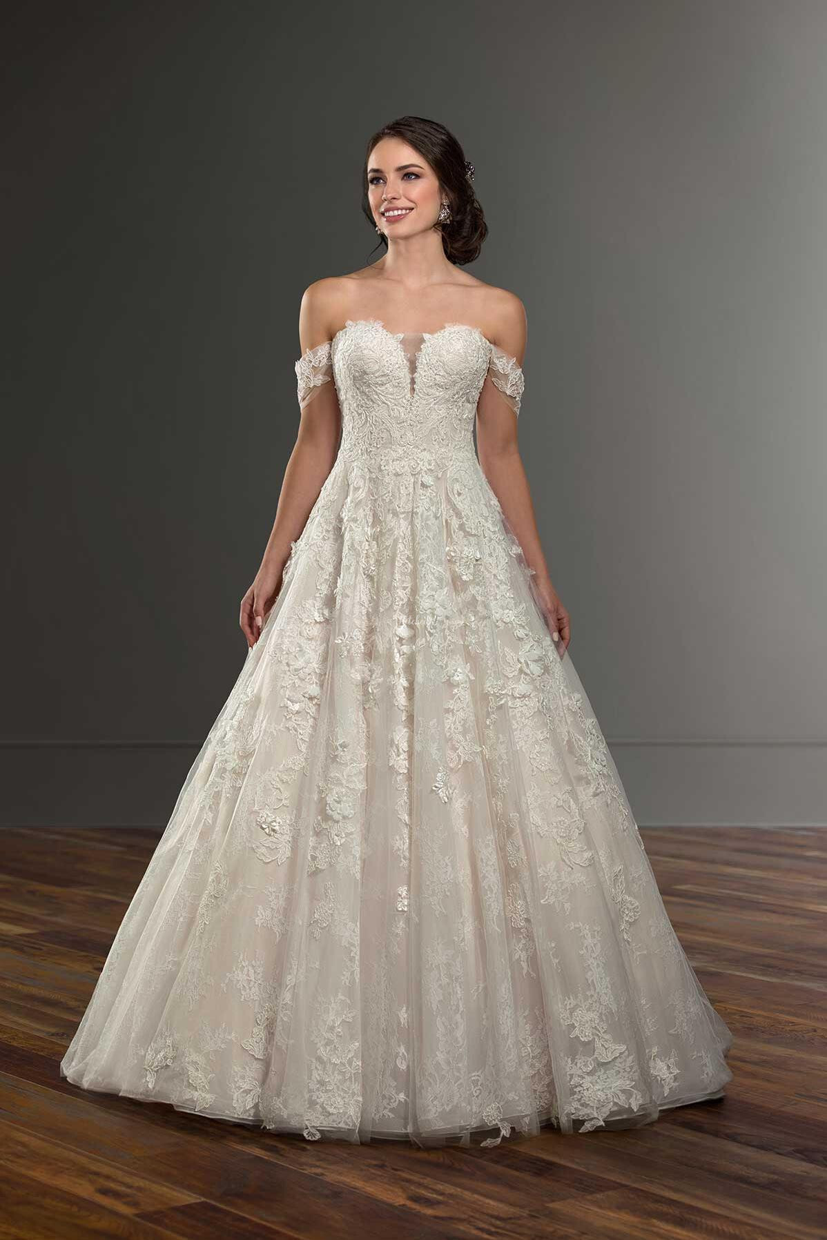 999 Wedding Dress From Martina Liana Hitched co uk