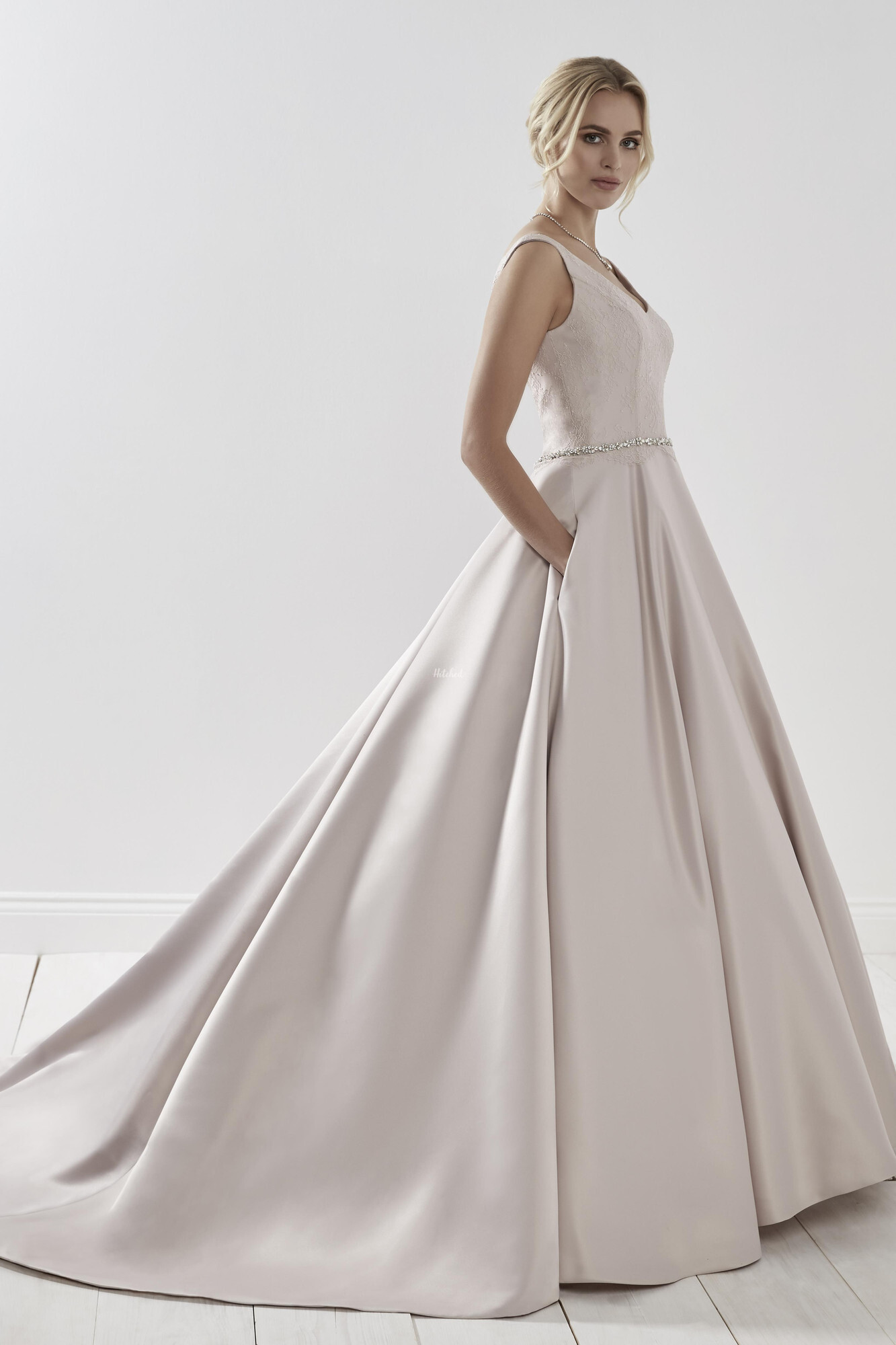 https://cdn0.hitched.co.uk/cat/wedding-dresses/olivia-rose-bridal/rosewood--mfvo435241.jpg