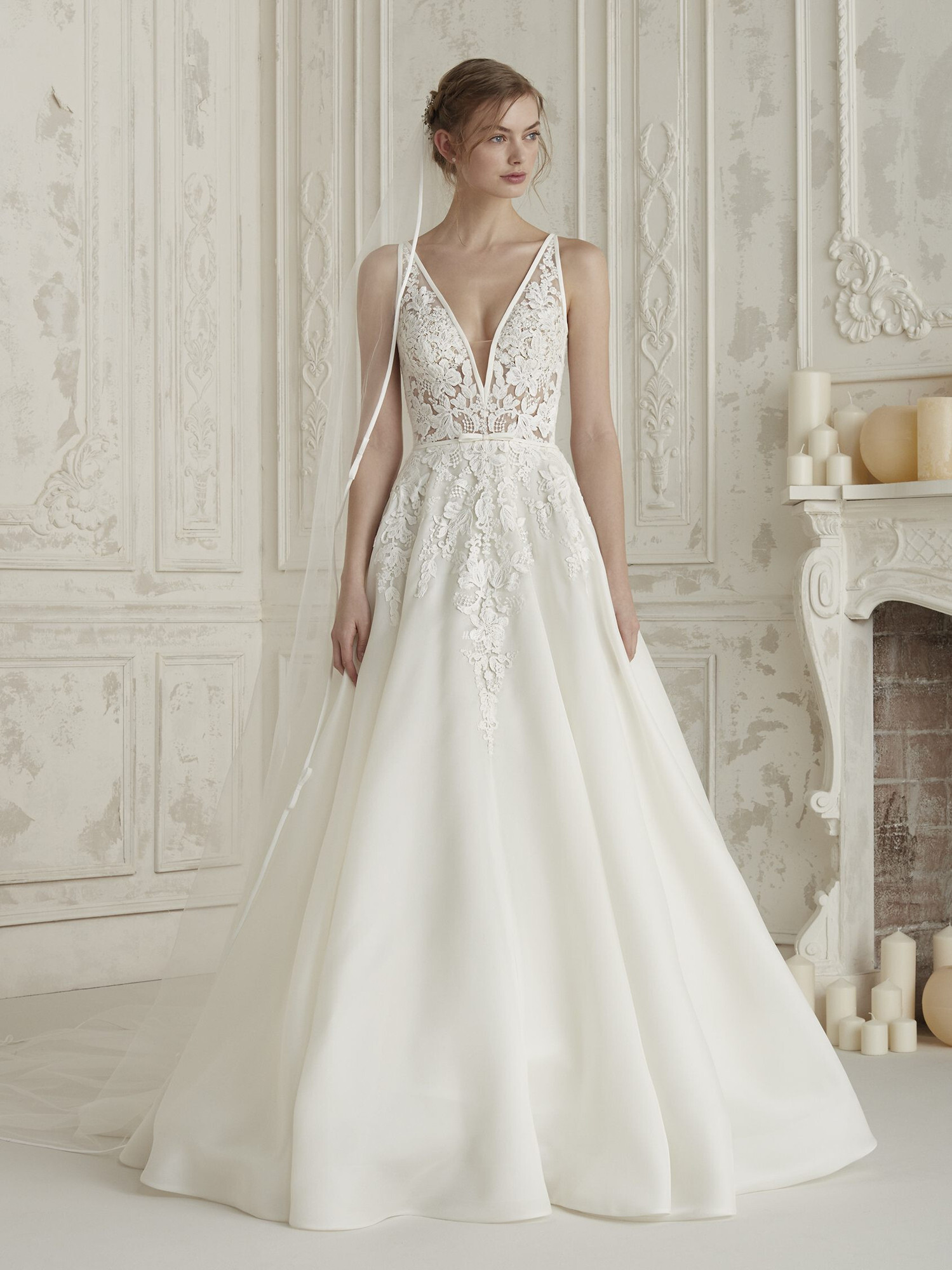 ELIS Wedding Dress from Pronovias - hitched.co.uk