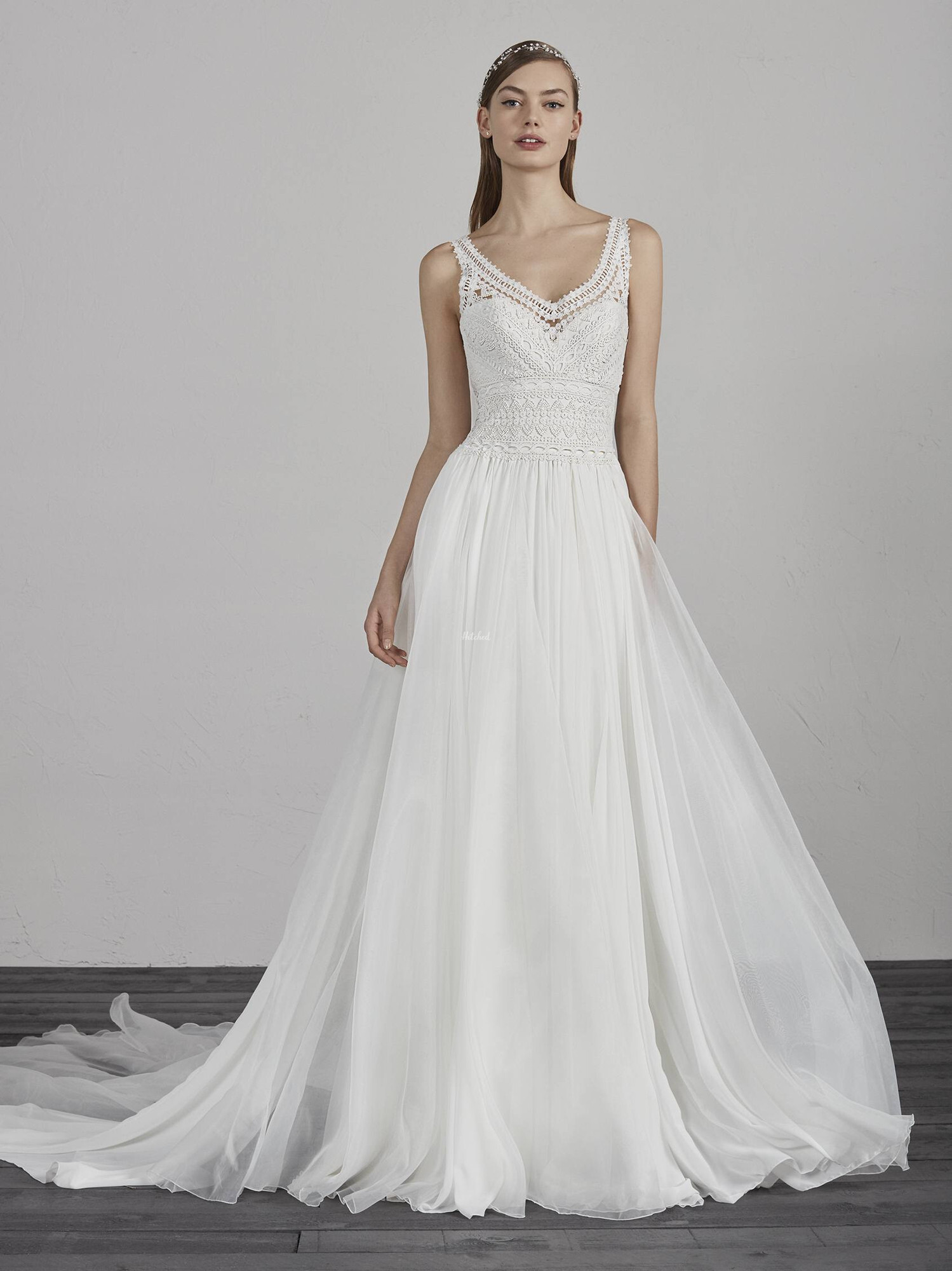 ESCOCIA Wedding Dress from Pronovias - hitched.co.uk