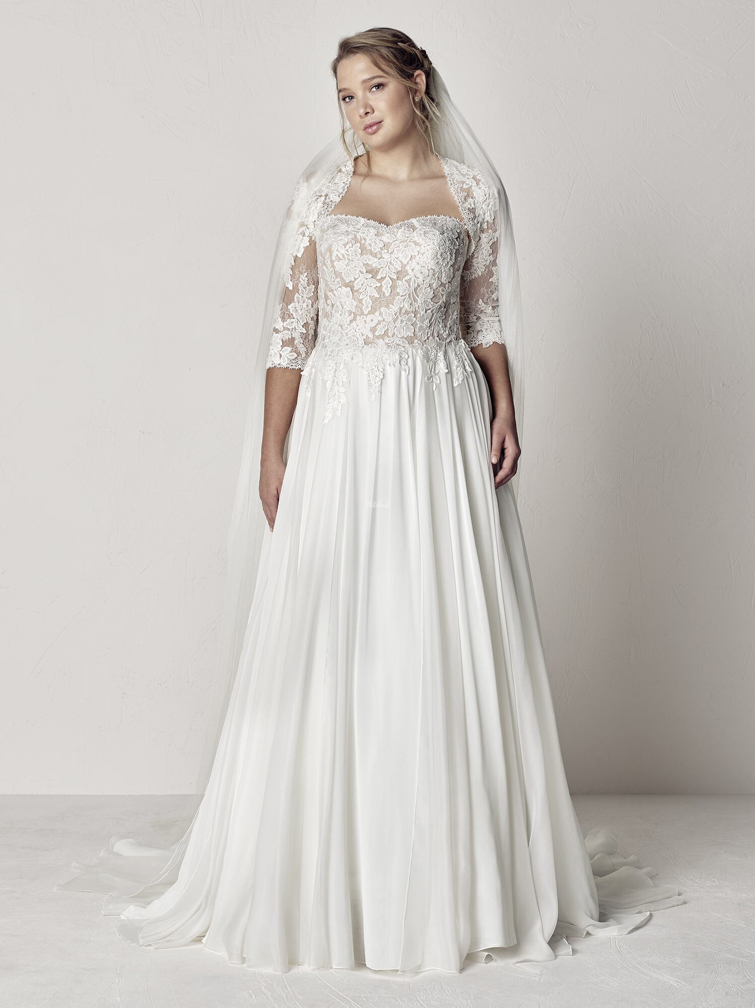 Pronovias on sale plus 2019