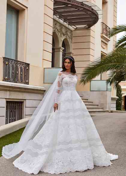 desi pronovias