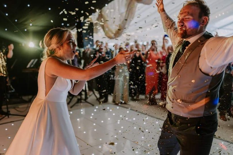Priodas Fach Gymreig - Little Welsh Wedding