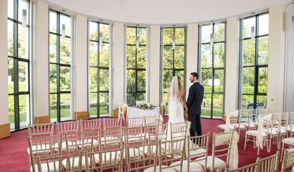 La Mon Hotel & Country Club